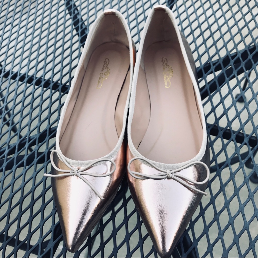 Brinley Co. Womens classic bow pointed toe